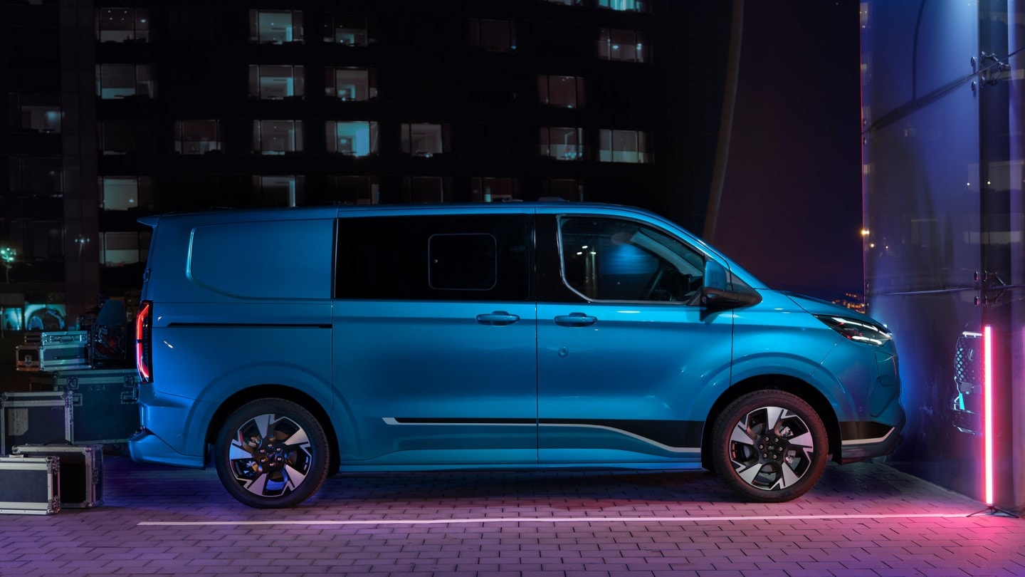 Ford Transit Custom Dubbele Cabine blauw zijkant